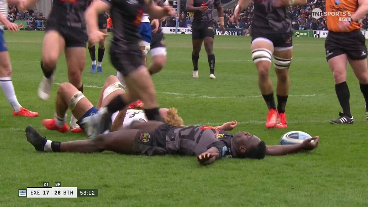 ๐ช Paul Brown-Bampoe. Remember the name. A scintillating Exeter Chiefs try, and what a game we have on our hands! Watch live on TNT Sports & Discovery+