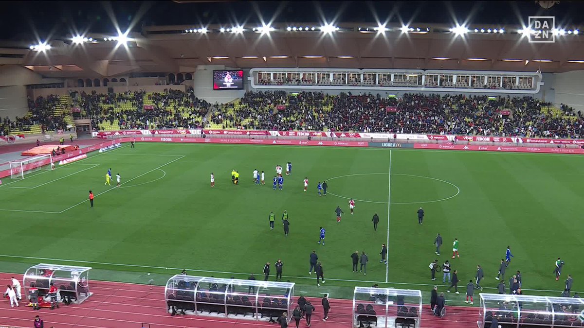 C’était tendu entre Adi Hütter et Liam Rosenior ce soir 😬 🎥 DAZN France