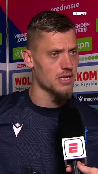Gelukkig kan Andries Noppert er zelf om lachen 😂 "Ja, laat hem maar zien joh. Hier, kijk eens." #heealm