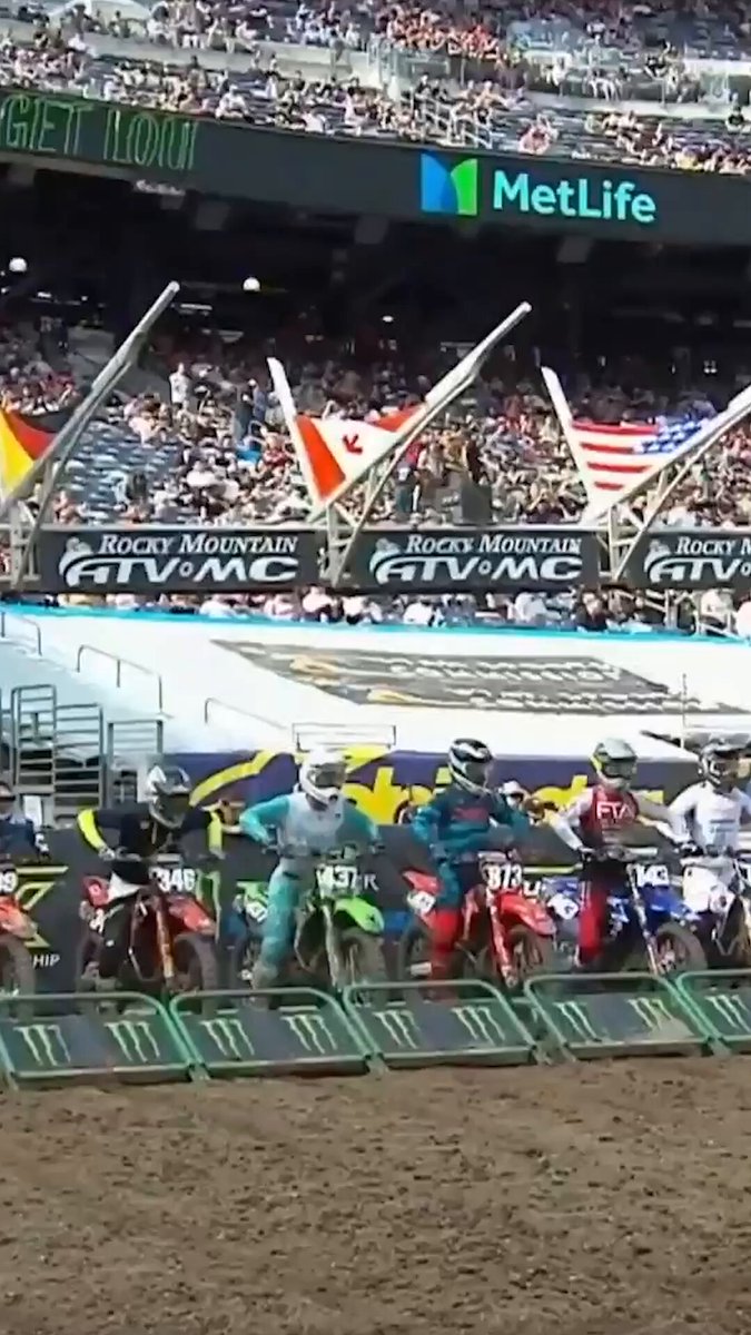 Ever wonder what Supercross sounds like in Spanish? Listen to Edgar Lopez and Tommy Rios call the gate drop.