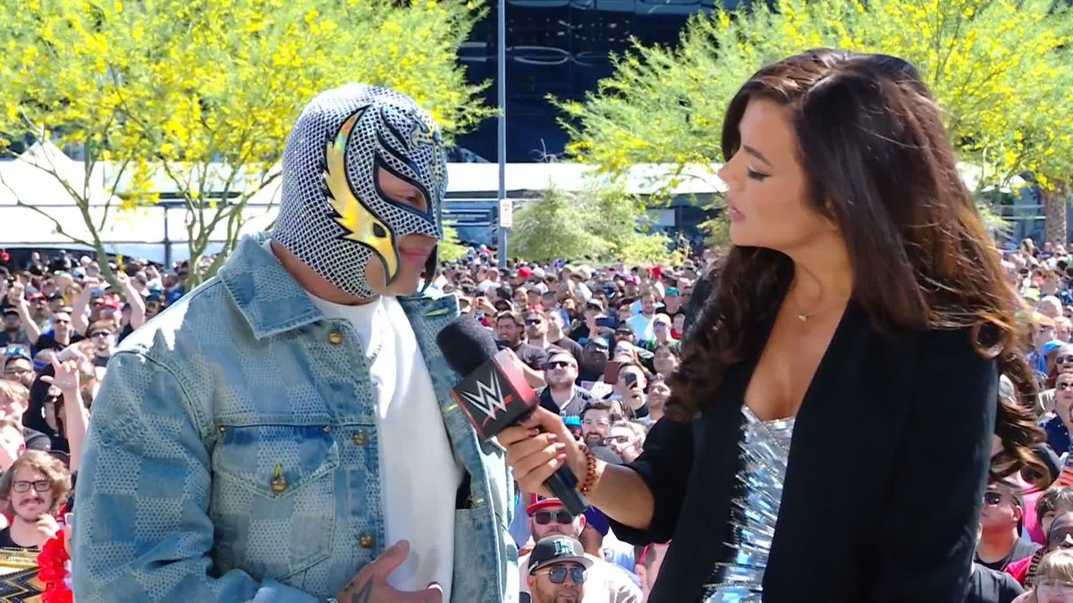 BREAKING: El Grande Americano will be facing Rey at #WrestleMania tonight ... REY FENIX! ๐