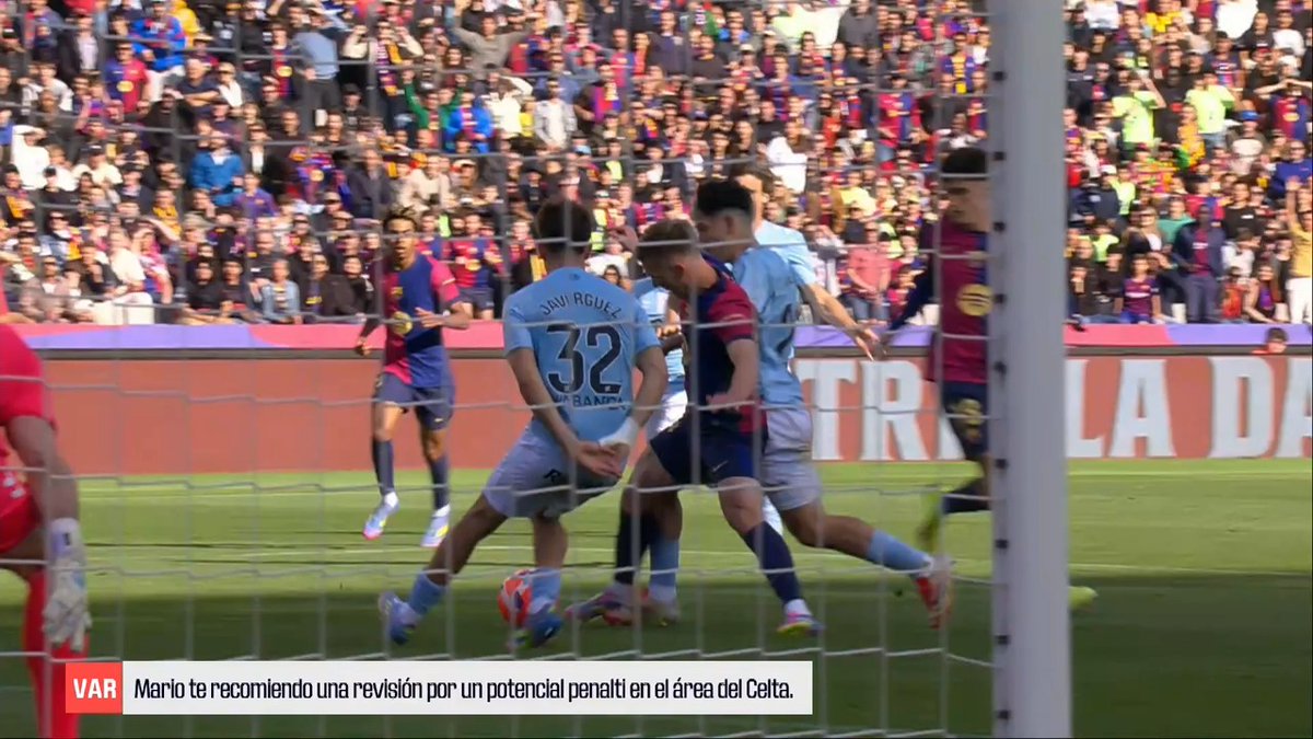 🗣️ “No juega balón. Voy a pitar penalti” El audio VAR del FC Barcelona - RC Celta 📺 🔊 #LALIGAenDAZN ⚽️