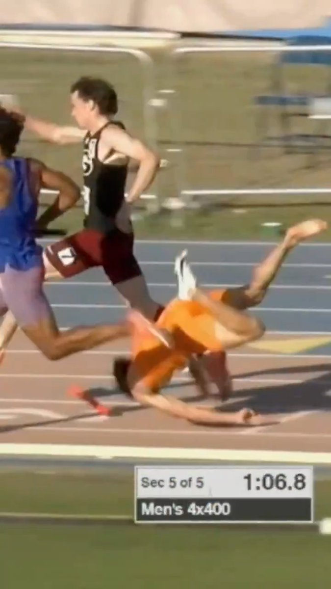 Tennessee's 2nd runner goes down hard during 4x400m while getting passed on both sides by Florida and Georgia 😬