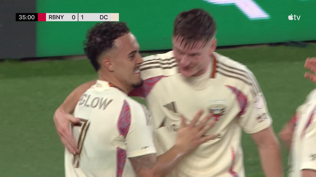 GK assist! Luis Barraza over the top and João Peglow does the rest for D.C. United. 📺 #MLSSeasonPass or Apple TV+: