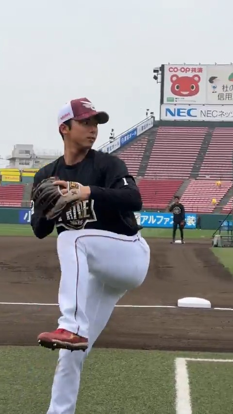 昨日マルチ安打の活躍 #宗山塁 選手⚾ キャッチボールの相手は…? #大地お兄さん #RakutenEagles #キ!