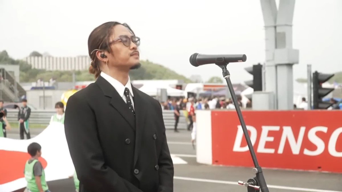 KAZ(GENERATIONS/数原⿓友)さんによる 国家独唱🇯🇵 美しい歌声に 身が引き締まります🫡 #スーパーフォーミュラ 第4戦 #モビリティリゾートもてぎ LIVE配信中📡 #SFormula