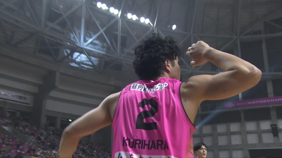 自慢のフィジカルを存分に発揮💪 秋田#2 栗原がこの体勢から決め切る！ 栗原 翼/Tsubasa Kurihara 【公式】秋田ノーザンハピネッツ 📡バスケットLIVEで生配信中 #Bリーグ #りそなグループ