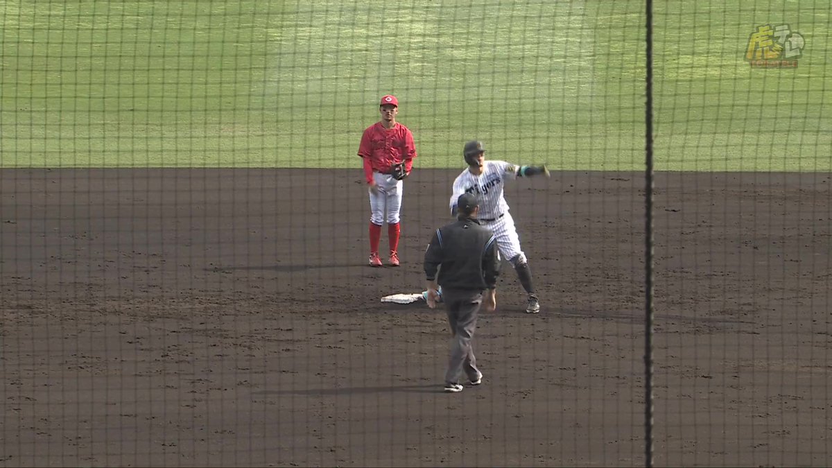 3回裏、佐藤輝選手の引っ張り込んだ当たりはタイムリーヒットに！嬉しい追加点！ #hanshin #虎テレ #阪神タイガース #鼓動を鳴らせ_虎道を進め