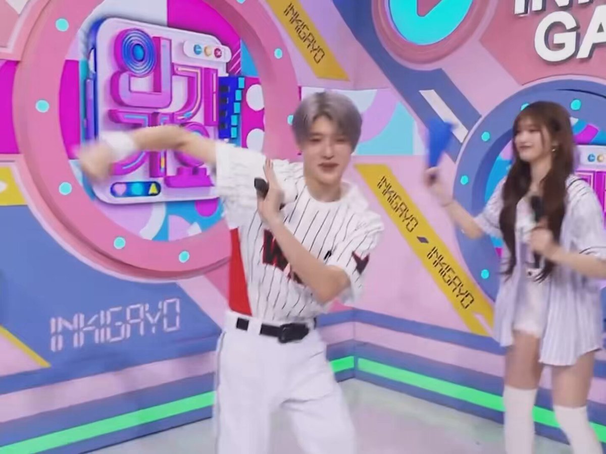 MC SION DANCING TO HANDS UP!!