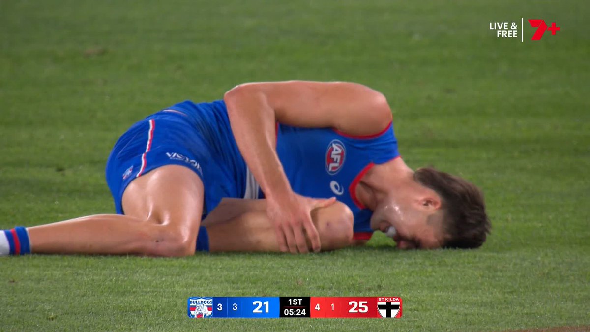 🤞 crossed Darcy is okay after landing awkwardly on his knee and hobbling off... #AFLDogsSaints