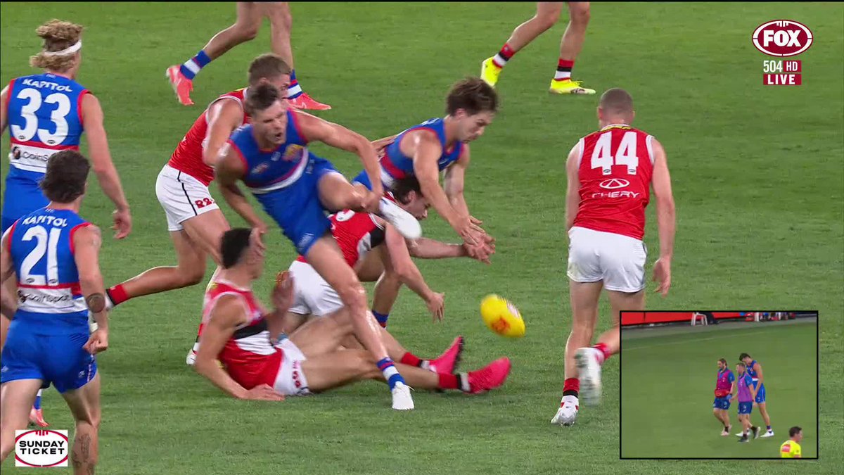 Sam Darcy has headed into the rooms after this incident. 📺 Watch #AFLDogsSaints LIVE on ch. 504 or stream on Kayo: ✍️ BLOG 🔢 MATCH CENTRE
