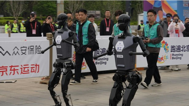 VIDEO: 🇨🇳 🤖 Robots compete with humans in world's first humanoid half-marathon Dozens of humanoid robots joined thousands of their flesh-and-blood counterparts on Beijing's streets in a half-marathon showcasing China's drive to lead the race in the cutting-edge technology