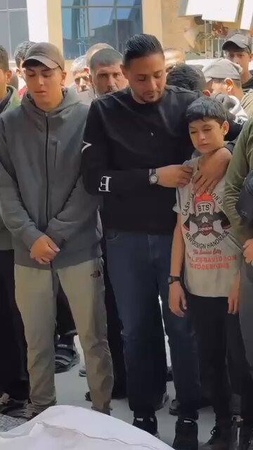 🚨Heartbreaking: Grieving Palestinian child Abdullah bids farewell to his father, Ghassan Qraiqaa, and his brother, Abdul Rahman, who were killed in an Israeli airstrike in the Al-Zaytoun neighborhood, southeast of Gaza City.