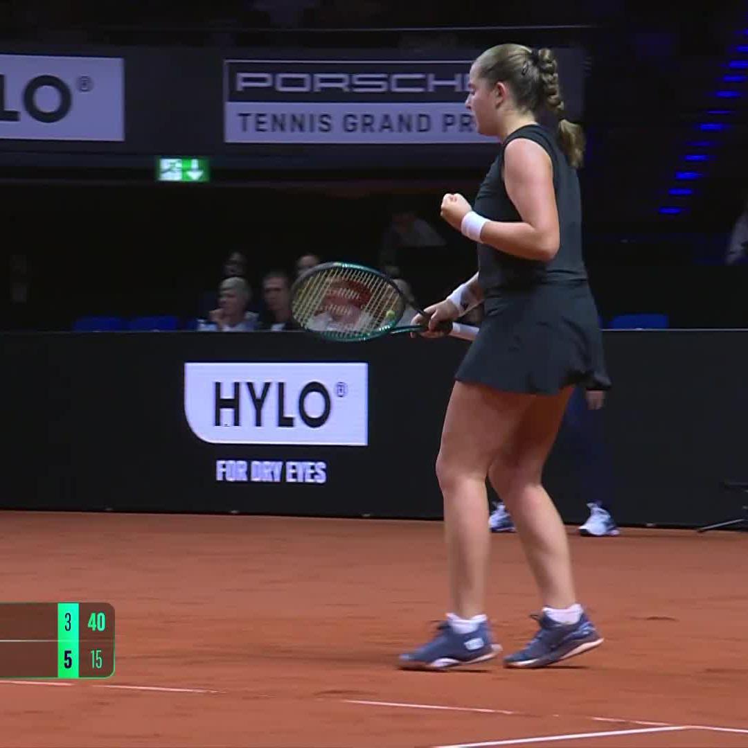 down 👏 the 👏 line Jelena Ostapenko | #PorscheTennis