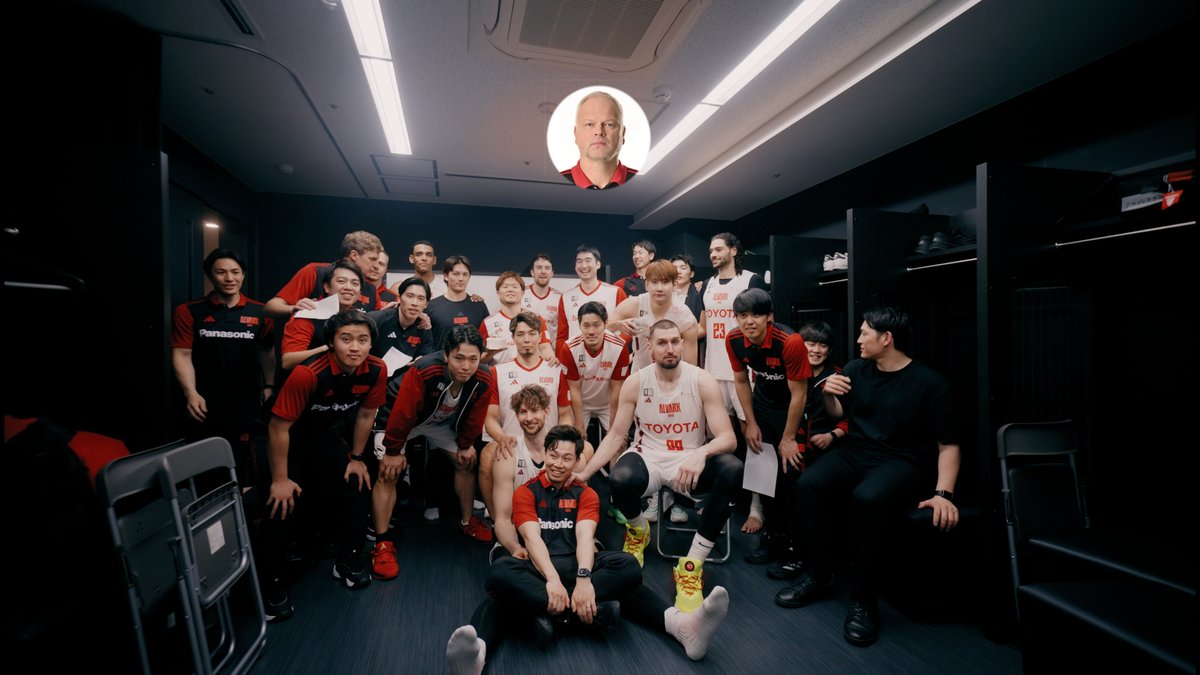 スピーチで笑いをとる男😂 試合後のロッカールームでエイチの誕生日をお祝い🎂 #アルバルク東京 #Bリーグ #エナジー #懐かしのウーヴィスAC