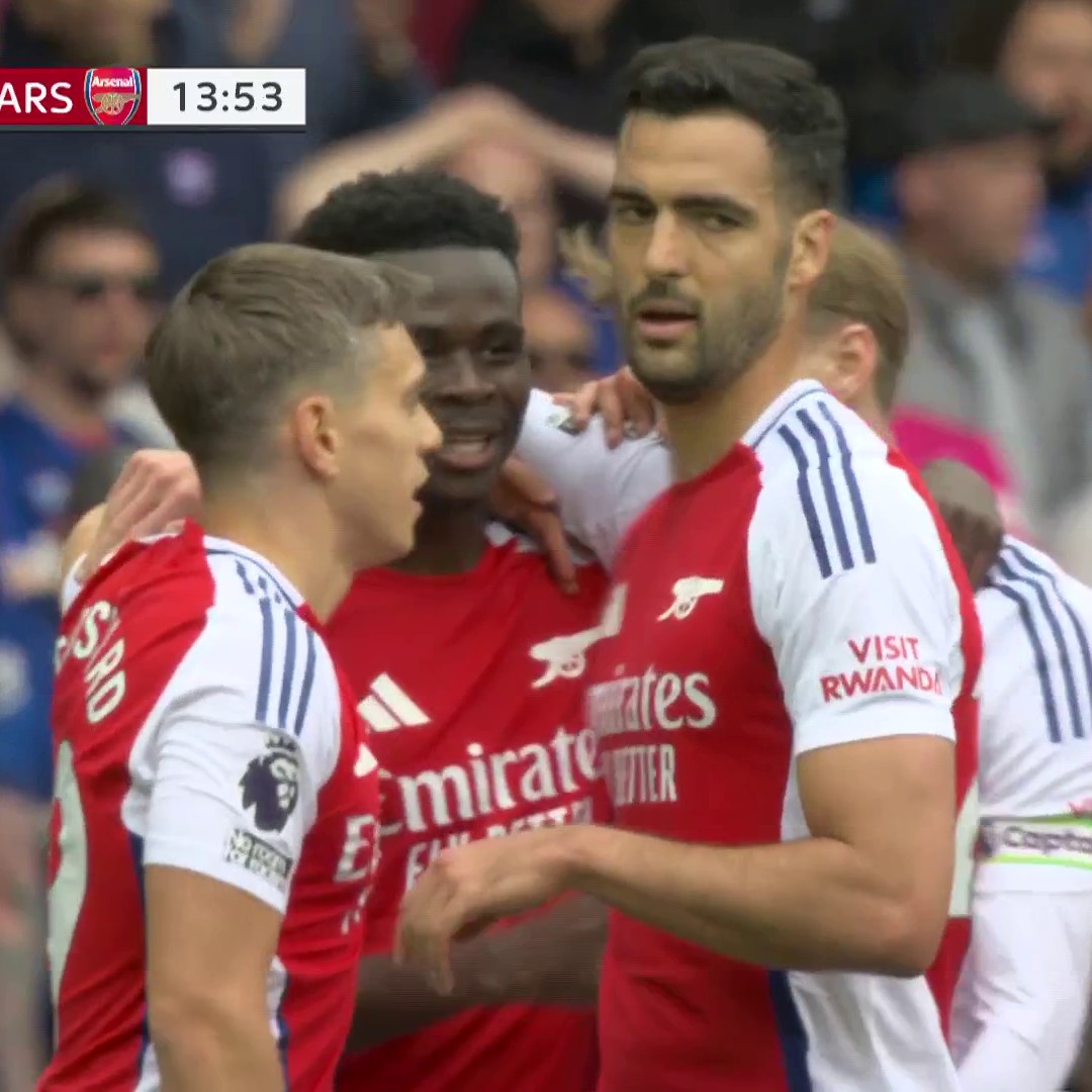 Leandro Trossard holds off his defender and slots it home to put Arsenal in front. 💥 📺 Peacock | #IPSARS