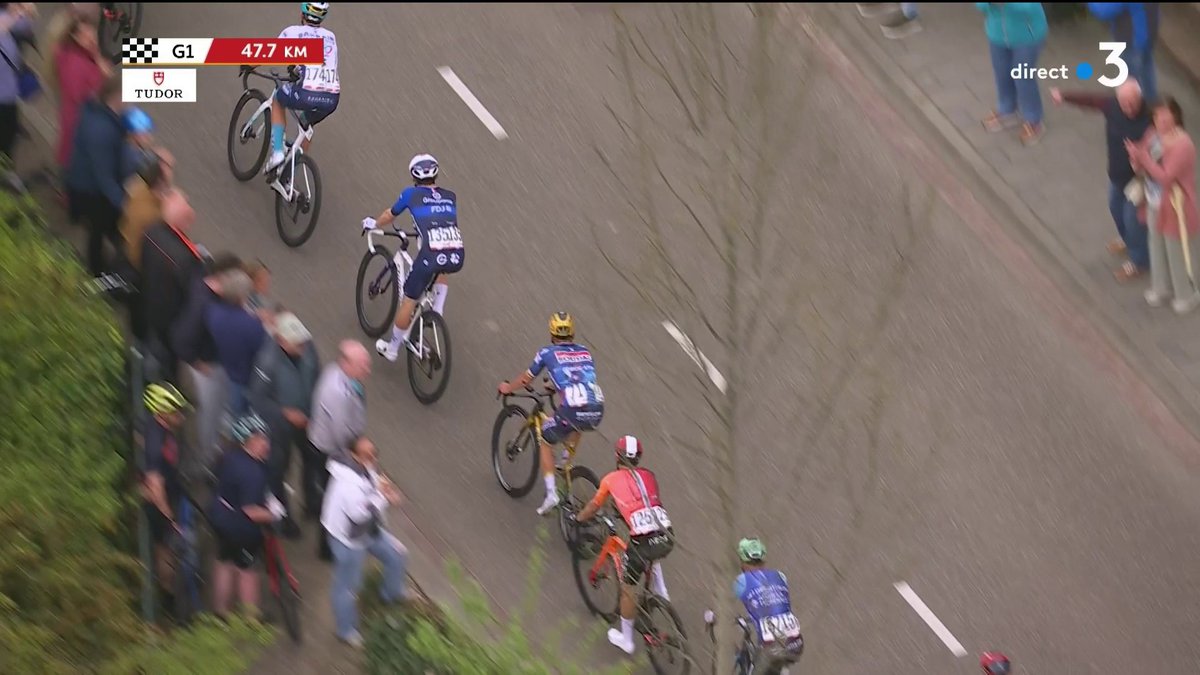 L'attaque de Julian Alaphilippe dans le Gulperberg, où il a été seulement suivi par Tadej Pogacar. #AGR25