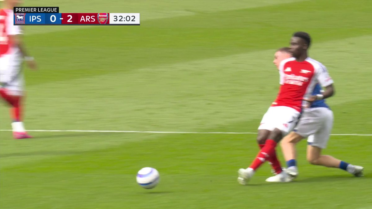 Arsenal fans do not want to see Bukayo Saka subjected to this kind of red-card tackle nine days before a Champions League semi-final ๐ฅ