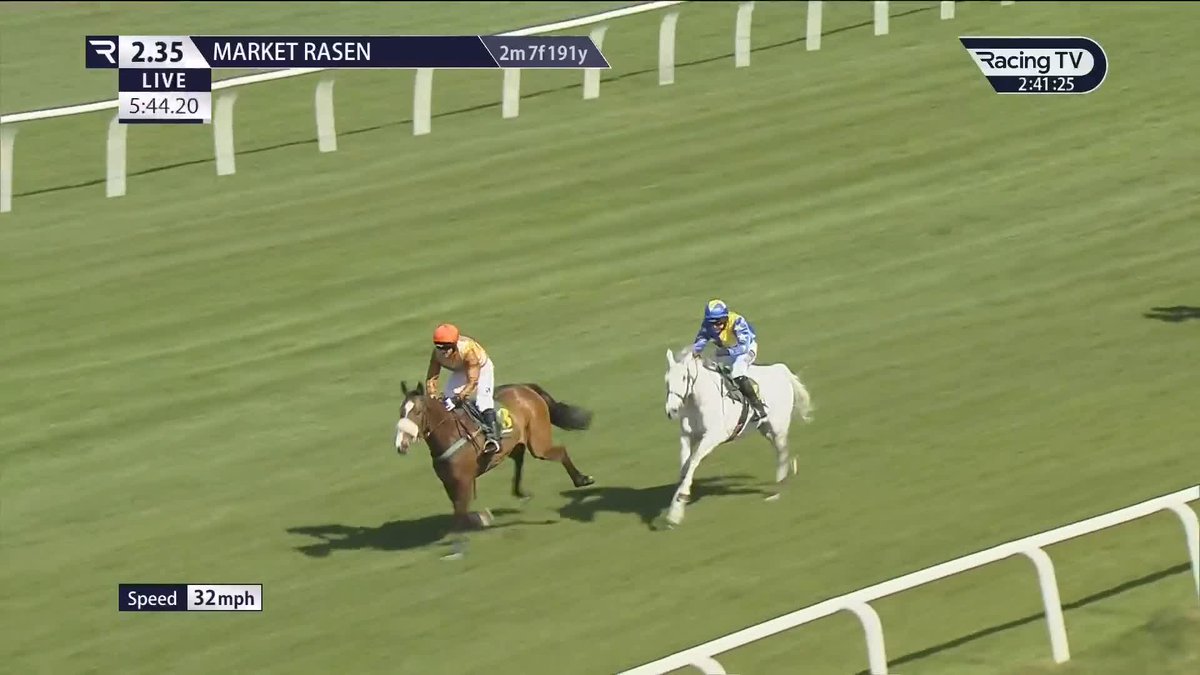 Giovanni Change battles on impressively to win the Market Rasen Guides International Camp 2026 Amateur Jockeys' Handicap Chase with Paddy Barlow onboard for trainer Mark Walford! 👏