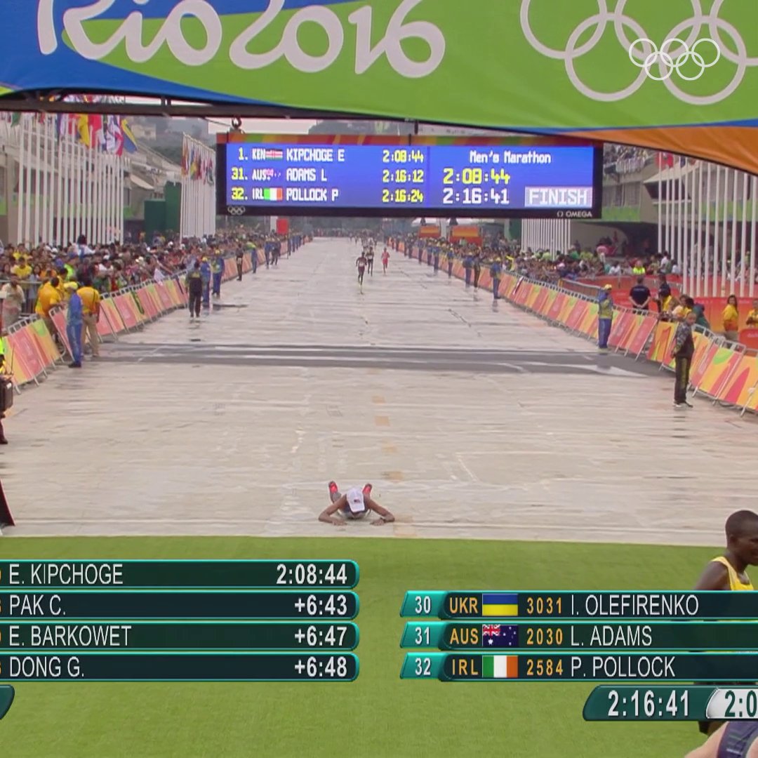 Long distance runner Meb Keflezighi was at its last Olympic marathon at Rio 2016. This is how he closed his last event: a pushup to mask a slip on the finish line.