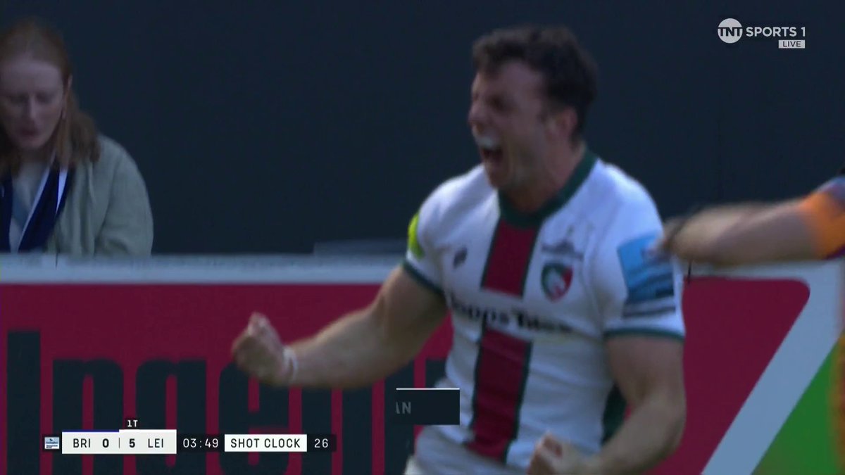 Leicester strike first! Jack van Poortvliet spots a gap and tees up Adam Radwan for the opening score. #GallagherPrem | #BRIvLEI