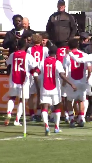 Eternal Barron bezorgt Ajax O17 de #FutureCup! 🏆 🎙️ "Een doelpunt voor de eeuwigheid, van de eeuwigheid"