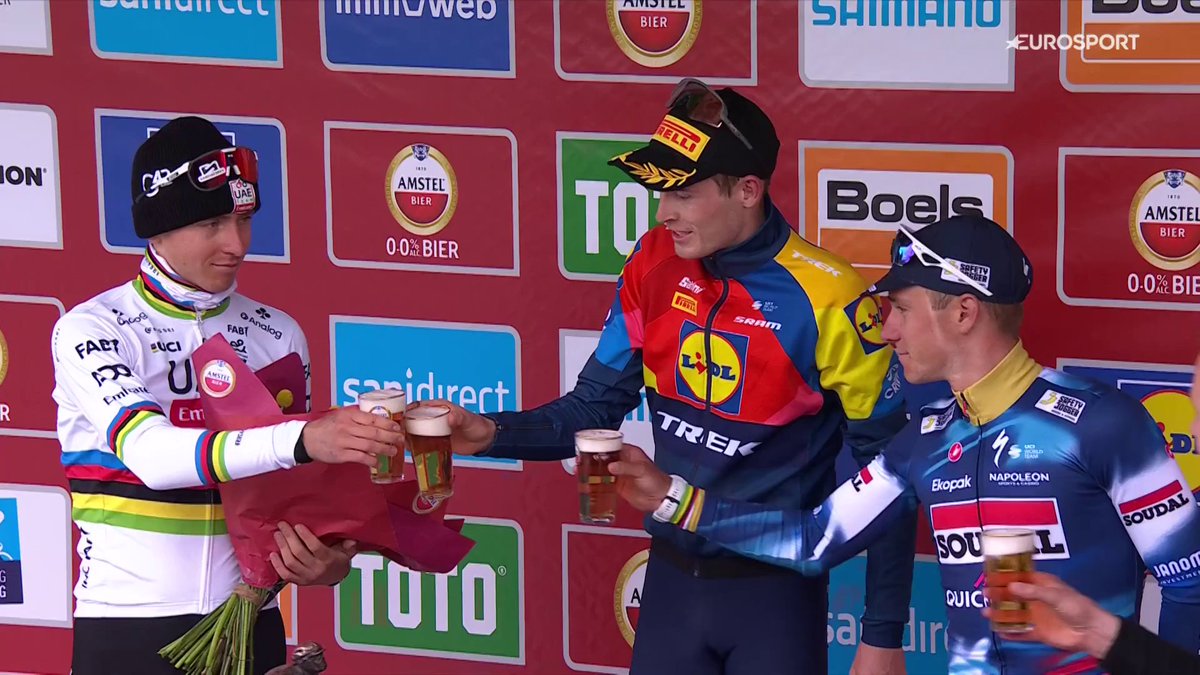 Belle descente de Tadej Pogacar. #AGR25