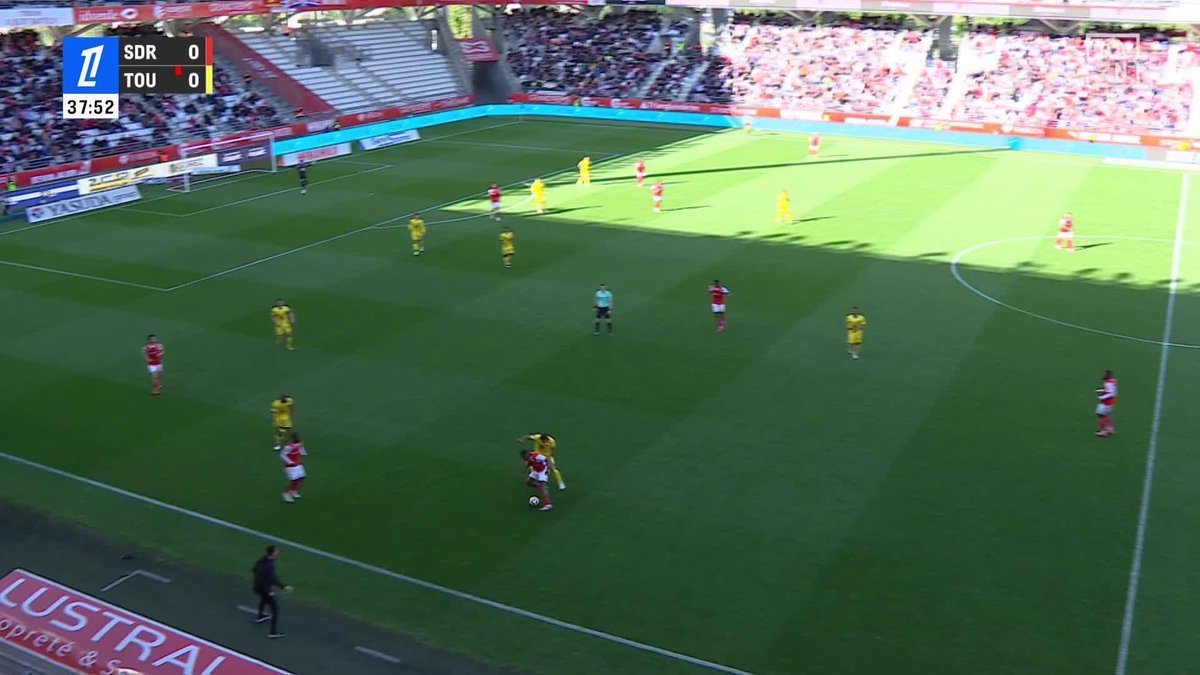 ☄️ | Le coup de tête décisif de Jordan Siebatcheu qui débloque le match pour le Stade de Reims 👉 Suivez les match ici : #SDRTFC