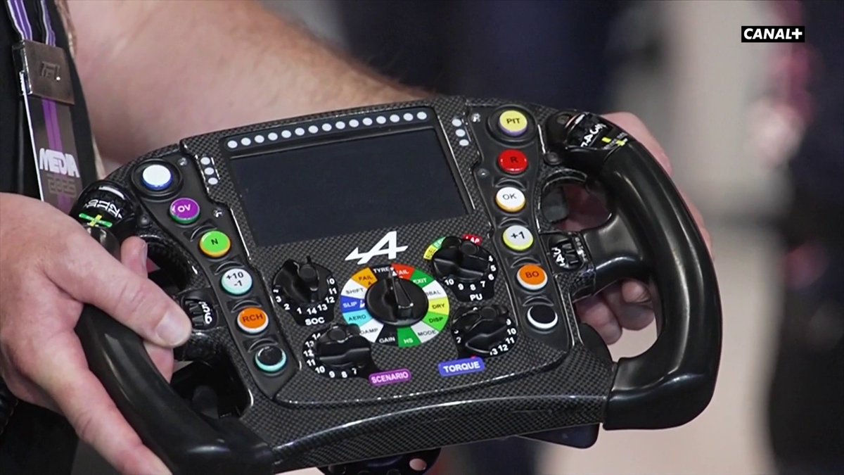 Approchez : Franck Montagny vous présente le volant Alpine 😍 #SaudiArabianGP #F1