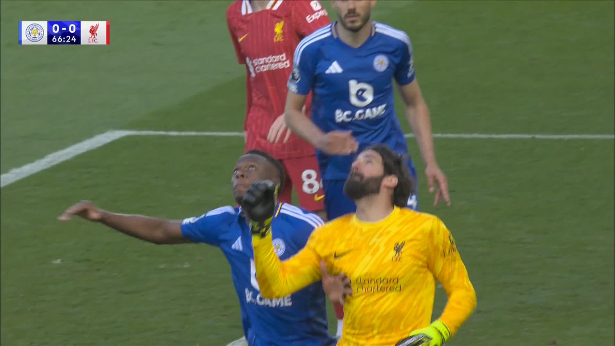 Leicester have the ball in the net but see it ruled out for a foul on Alisson ❌