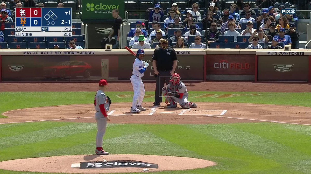 FRANCISCO LINDOR LEADOFF SHOT!