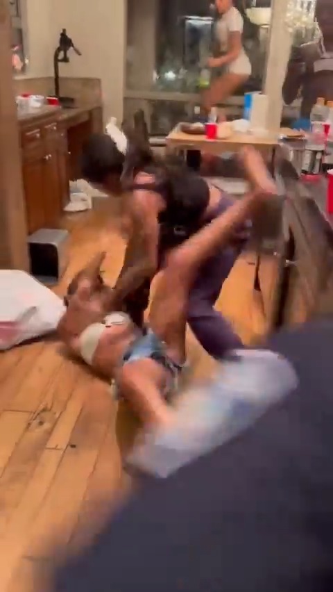 I still can’t find them shoes she was taking off 🤣🤣🤣