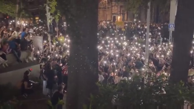 Najlepši Uskrs u mom životu! Studenti i građani ispred RTS do ispunjenja zahteva.