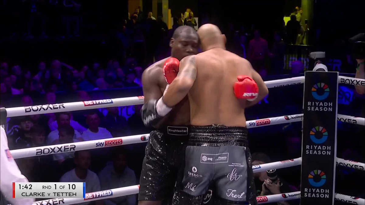 𝐁𝐀𝐂𝐊 𝐰𝐢𝐭𝐡 𝐚 𝐁𝐀𝐍𝐆 💣 Frazer Clarke STOPS Ebenezer Tetteh in the opening round on his ring return 😮🔥 #WhittakerCameron2 | Now | bp pulse LIVE | Sky Sports Boxing | موسم الرياض | Riyadh Season
