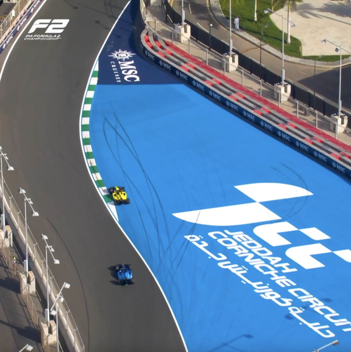 There's never a good time to make an error in #F2... ...but especially not when you've got Luke Browning & Alex Dunne on your tail 😳 #SaudiArabianGP