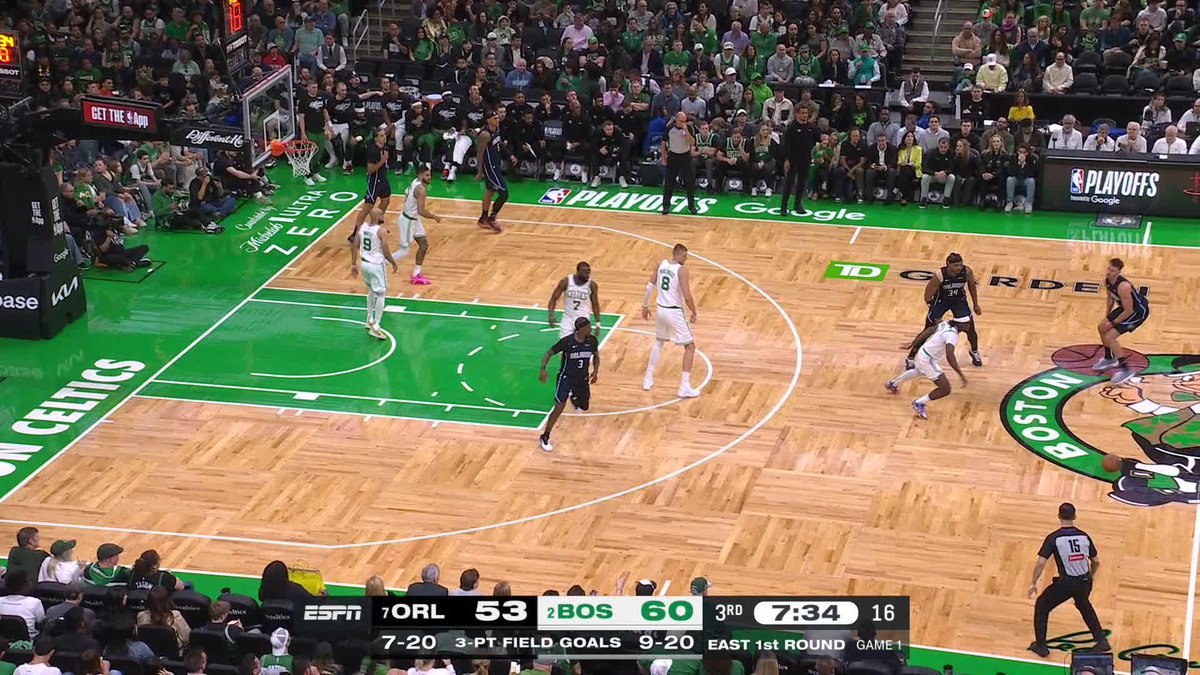 Jrue Holiday. Absolute DAWG 😤 Celtics come out SWINGING in the 2H 🔥