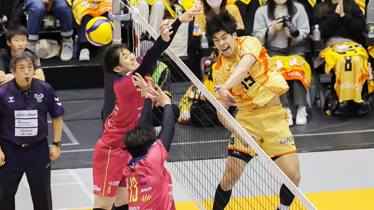 SV.LEAGUE 🇯🇵: Unreal rally! 💥 Defense, hustle and heart from both sides! 😱👏 Stings 🆚 Great Bears bringing the heat in every point! 🏐 #SVLeague #Volleyball