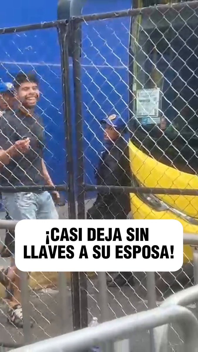 ¡LAS RISAS NO FALTARON! 🤣 🤣 🤣 Néstor Araujo ya se metía al estadio, cuando su esposa le pitó para pedirle las llaves del coche 😅 🚗