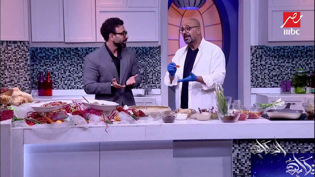بعد أكلة الفسيخ.. الشيف طارق دوق عمرو أديب و ابراهيم فايق البقلاوة بالكريمة الرهيبة برنامج #الحكاية من الجمعة - الأثنين الساعة 10:00 مساءً بتوقيت القاهرة على #MBCMASR