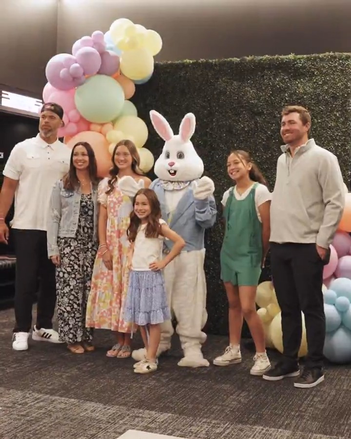 Love this family 🐰🌷🥚