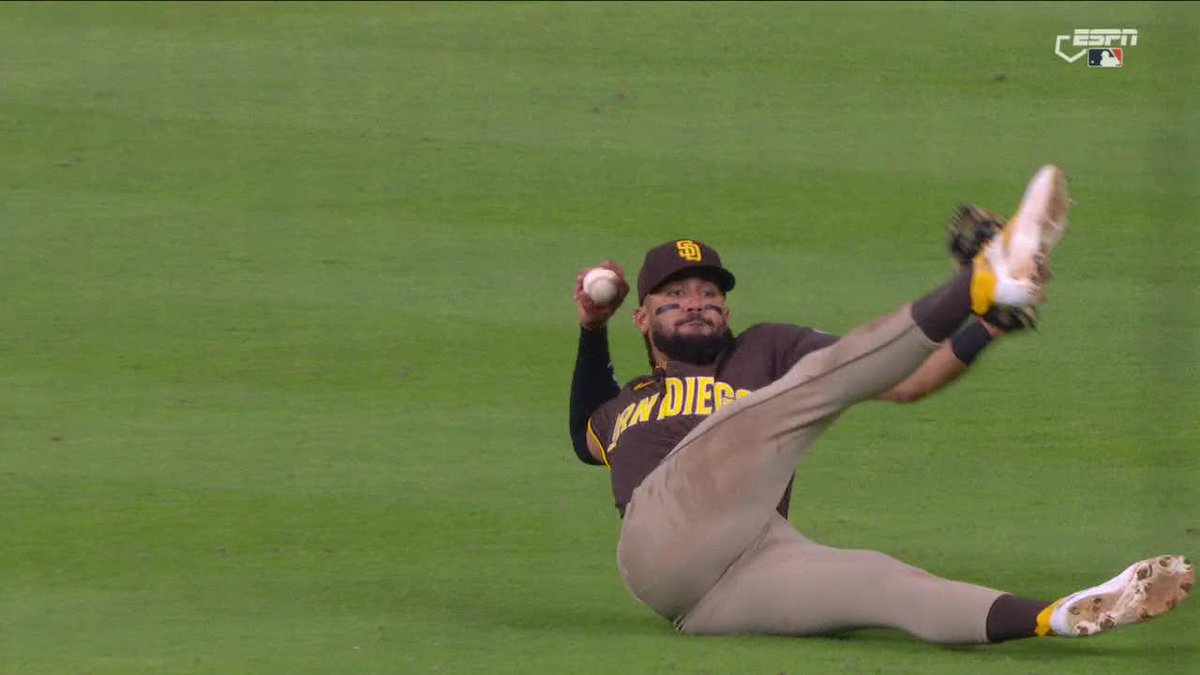 TATIS ALMOST GOT THE DOUBLE PLAY WITH THROW FROM THE GROUND 😳