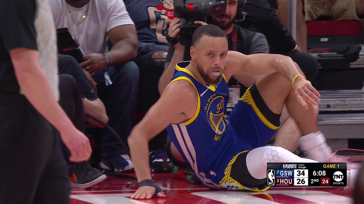 Dray finds Steph to finish an 18-3 run for the Golden State Warriors 💨
