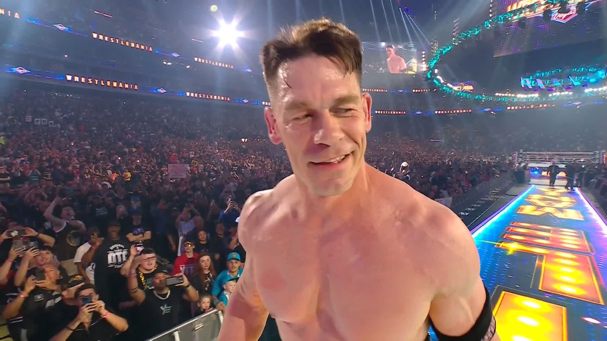 Por última vez John Cena abandona #WrestleMania y lo hace como Campeón Indiscutible de #WWE 👊😠🏅🧢