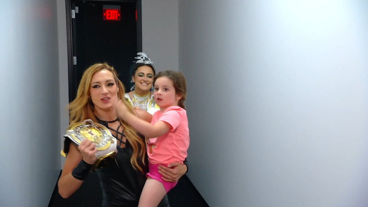 We have a very special guest at the #WrestleMania post-show press conference! 🥹