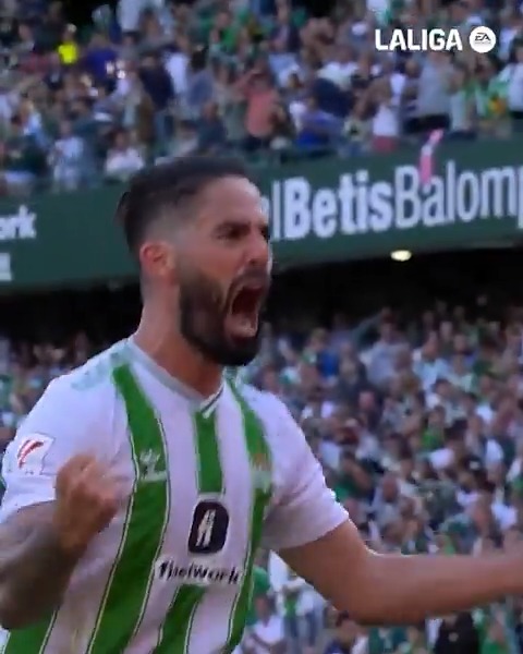 🌟 Algunos nacen para jugar al fútbol. ISCO ALARCON nació 𝐏𝐀𝐑𝐀 𝐁𝐑𝐈𝐋𝐋𝐀𝐑. 🎂🪄 ¡Feliz cumpleaños, genio! #LALIGAEASPORTS