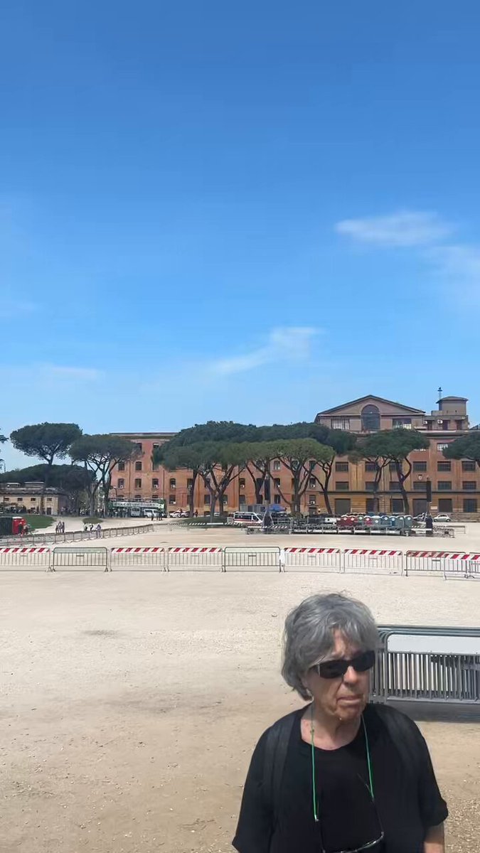 Dichiarato appena ora il lutto cittadino #PapaFrancesco #Roma