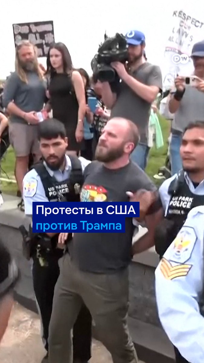 В США продолжаются протесты против Трампа. В разных городах страны люди снова вышли на улицы. "Нет королям", "Нет олигархам", "Трамп должен уйти" - такими были некоторые лозунги