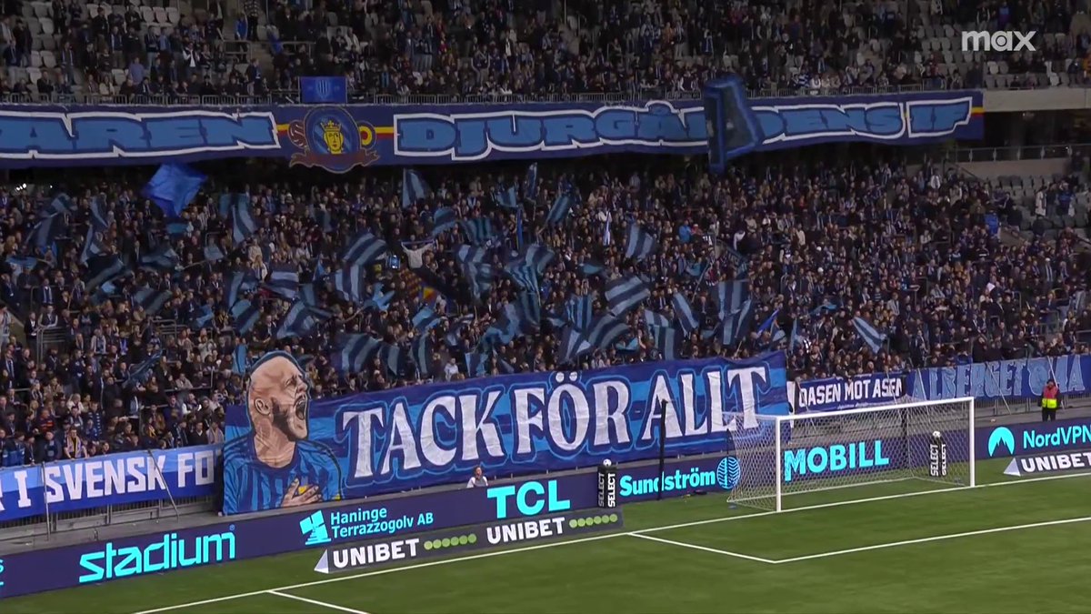 Magnus Eriksson tackas av på 3Arena inför matchen mellan Djurgårdens IF och GAIS! 📲 Se matchen på Max och Kanal 5