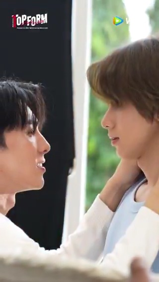 [Behind The Scenes] Top Form กอดกันมั้ย นายตัวท็อป | EP.5 หมาน้อยตัวนี้เลี้ยงง่ายไม่ดื้อน้าา🐶 🔗 桜日梯子 抱かれたい男1位に脅されています。公式＠500万部FES. บอ อู มอ บูมบูม🐋✨ Smart Chisanupong #TopFormTheSeries #กอดกันมั้ยนายตัวท็อป #桜日梯子 #WeTV #WeTVOriginal #Tailai