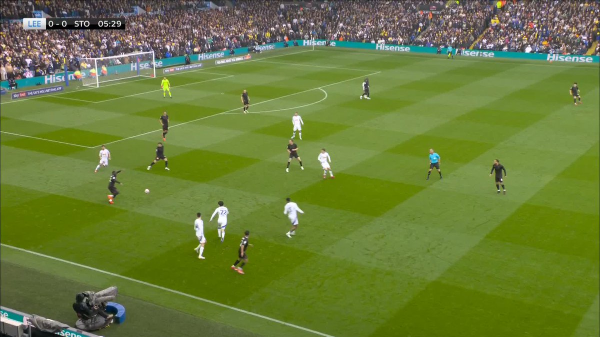 Leeds take the lead against Stoke through Joel Piroe โฝ๏ธ
